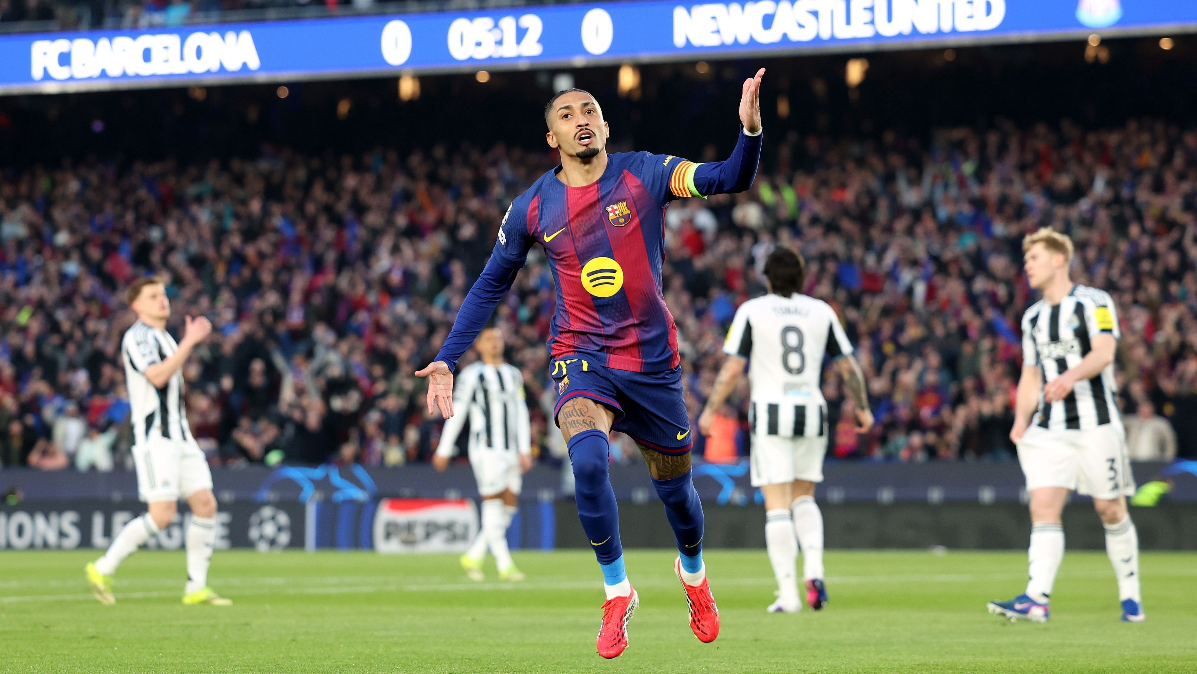 Raphinha comemora gol contra o Newcastle na Champions League