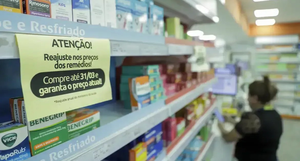 Entenda como funcionará lei que permite venda de remédios em supermercados