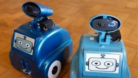 Robô é integrado a um aplicativo para tablets com jogos alinhados à BNCC