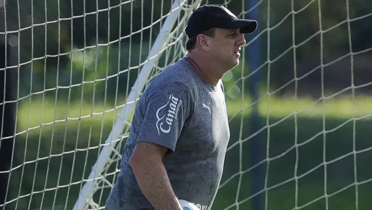 Técnico Rogério Ceni durante treino do Bahia no CT Evaristo de Macedo
