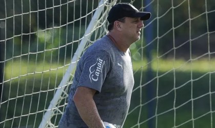 Técnico Rogério Ceni durante treino do Bahia no CT Evaristo de Macedo