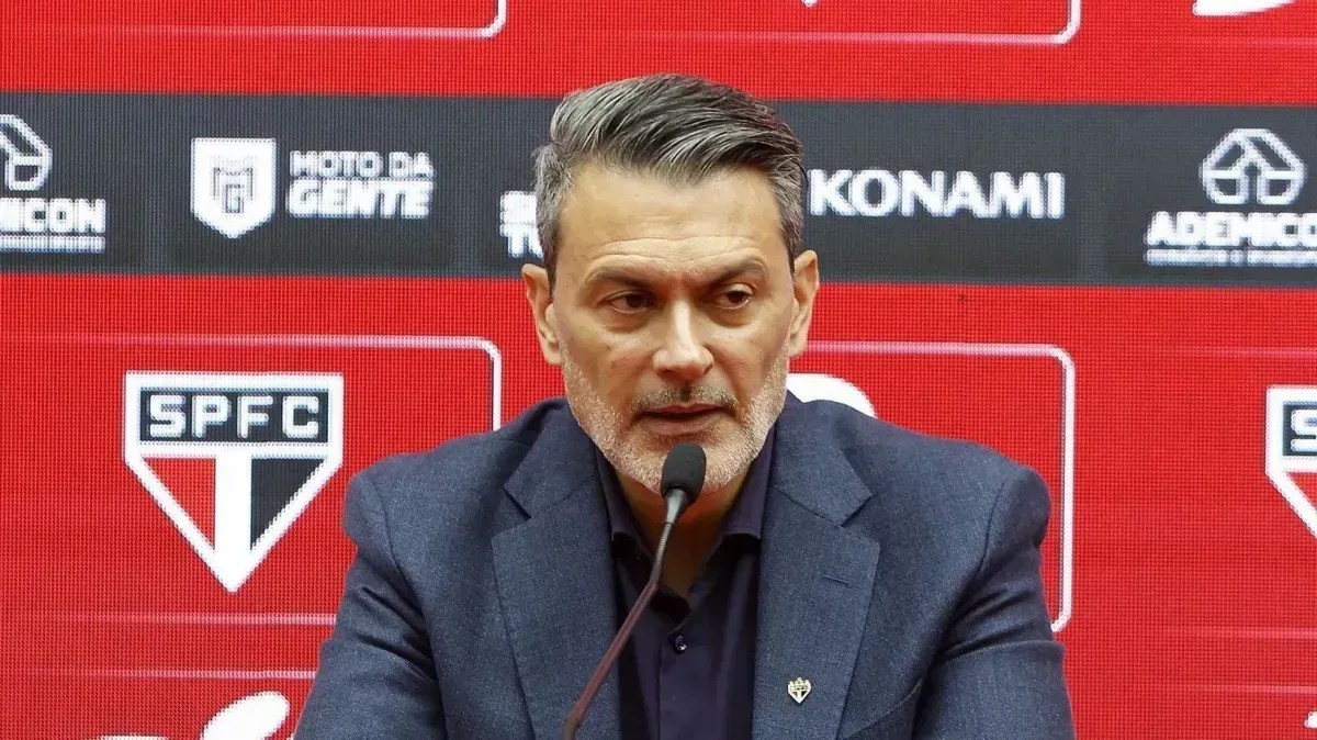 VAI FICAR? Pressão aumenta sob Rui Costa após problemas internos