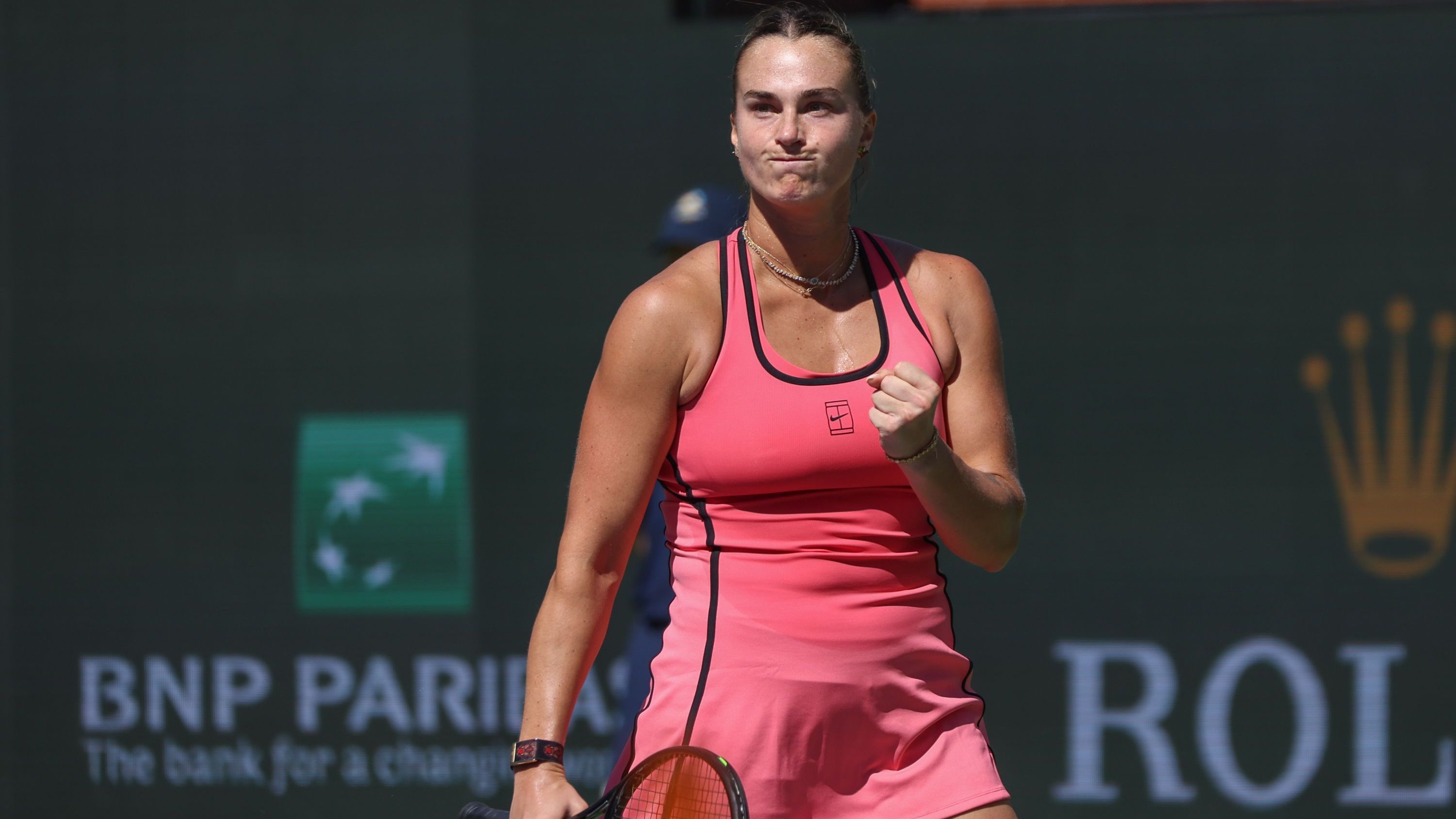 Aryna Sabalenka comemora ponto na vitória sobre Naomi Osaka em Indian Wells
