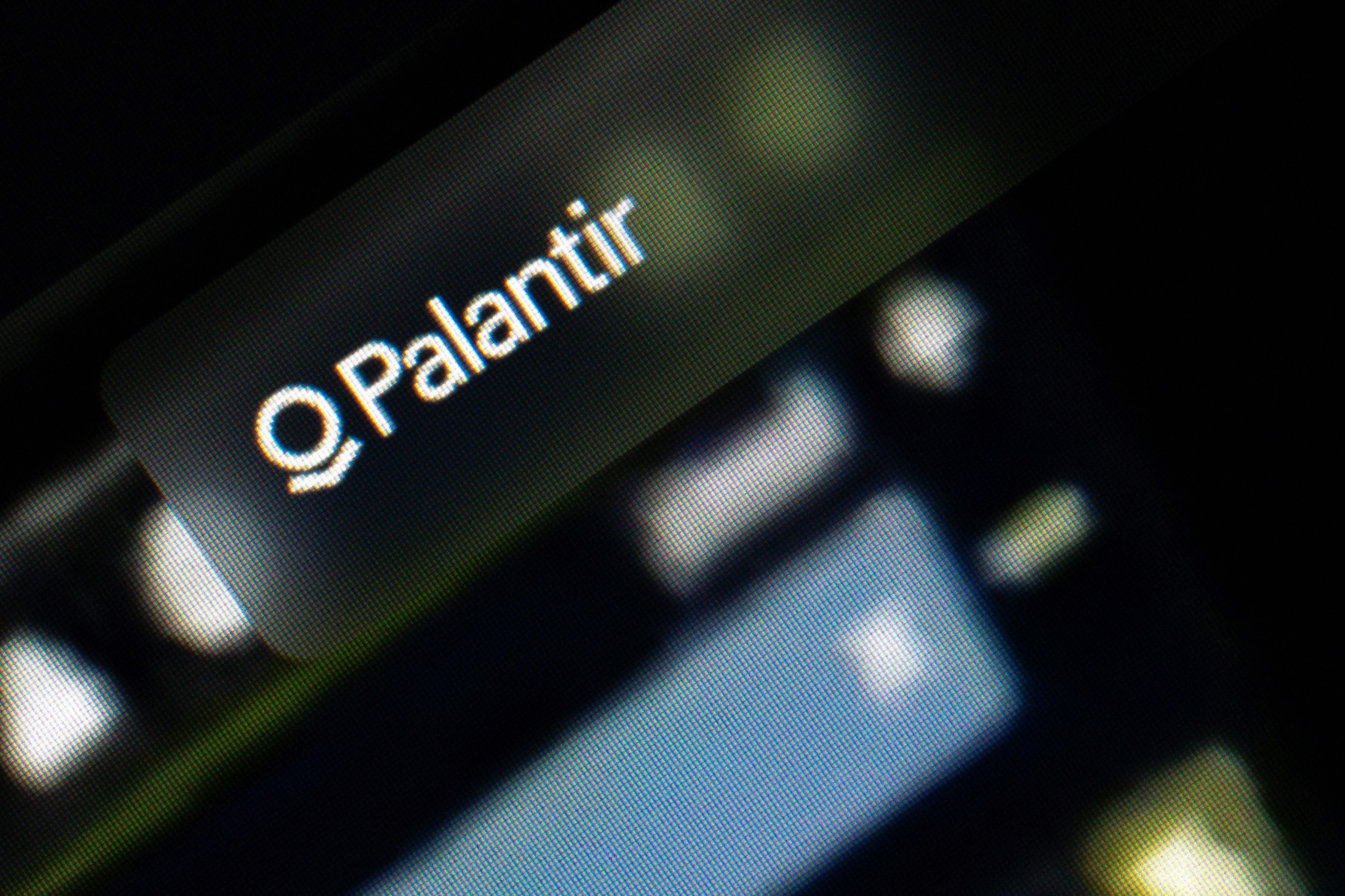 palantir-empresa-tecnologia-busca-google-analise-dados-inteligencia-artificial-tela-computador