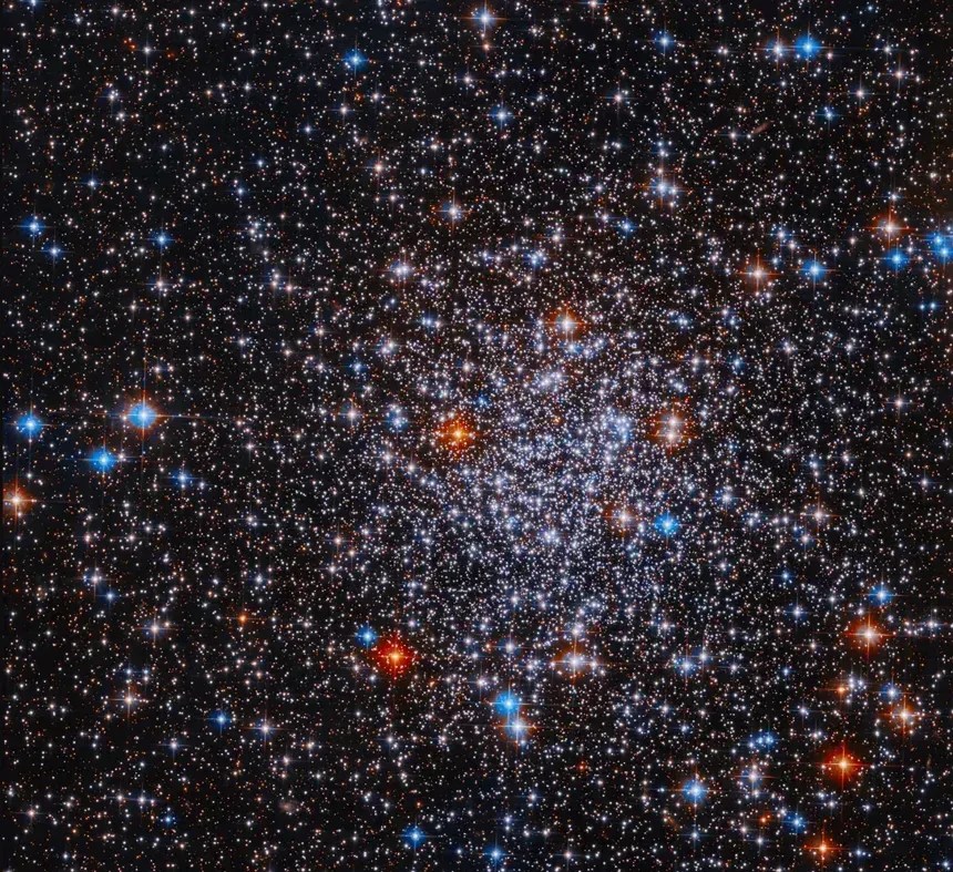 Os aglomerados globulares são aglomerados esféricos de estrelas unidas pela gravidade, como este chamado ESO 591-12 ou Palomar 8, fotografado pelo Hubble • Universidade Católica da América/Nasa