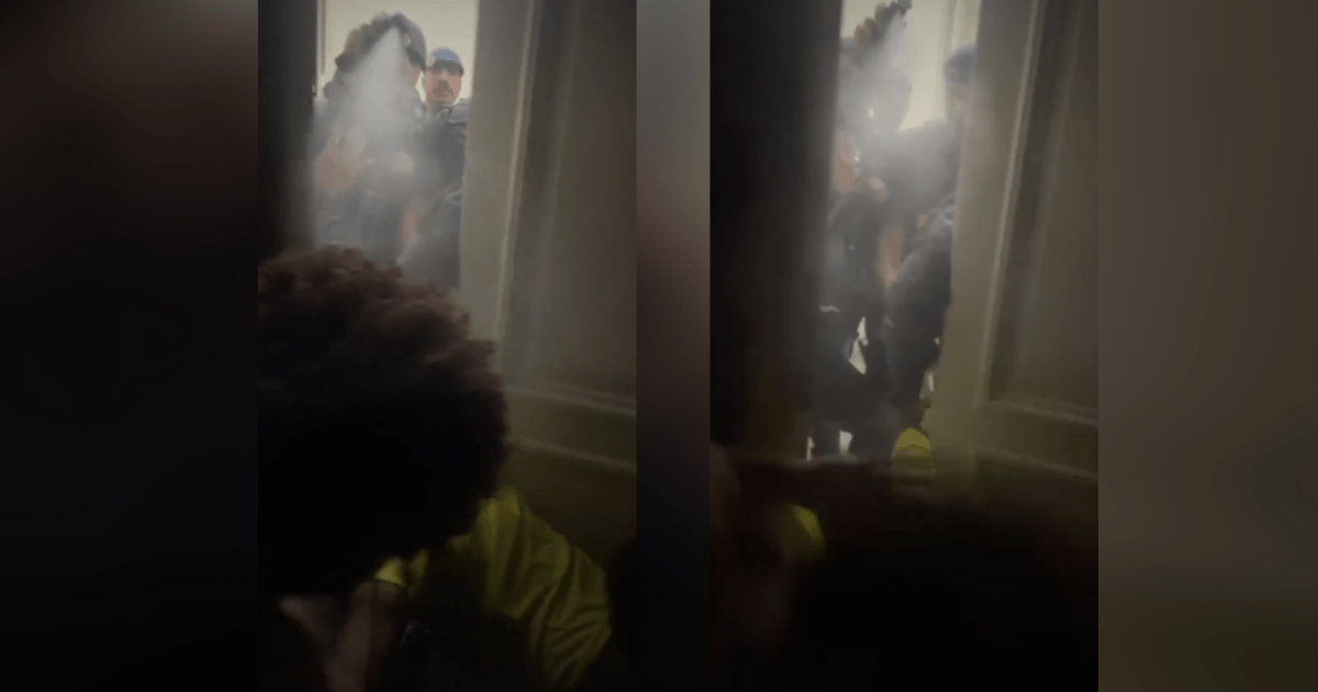 PM acaba com ocupação de estudantes na Secretaria de Educação de SP