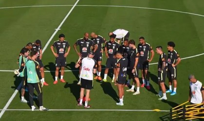 Seleção Brasileira treina com elenco reduzido