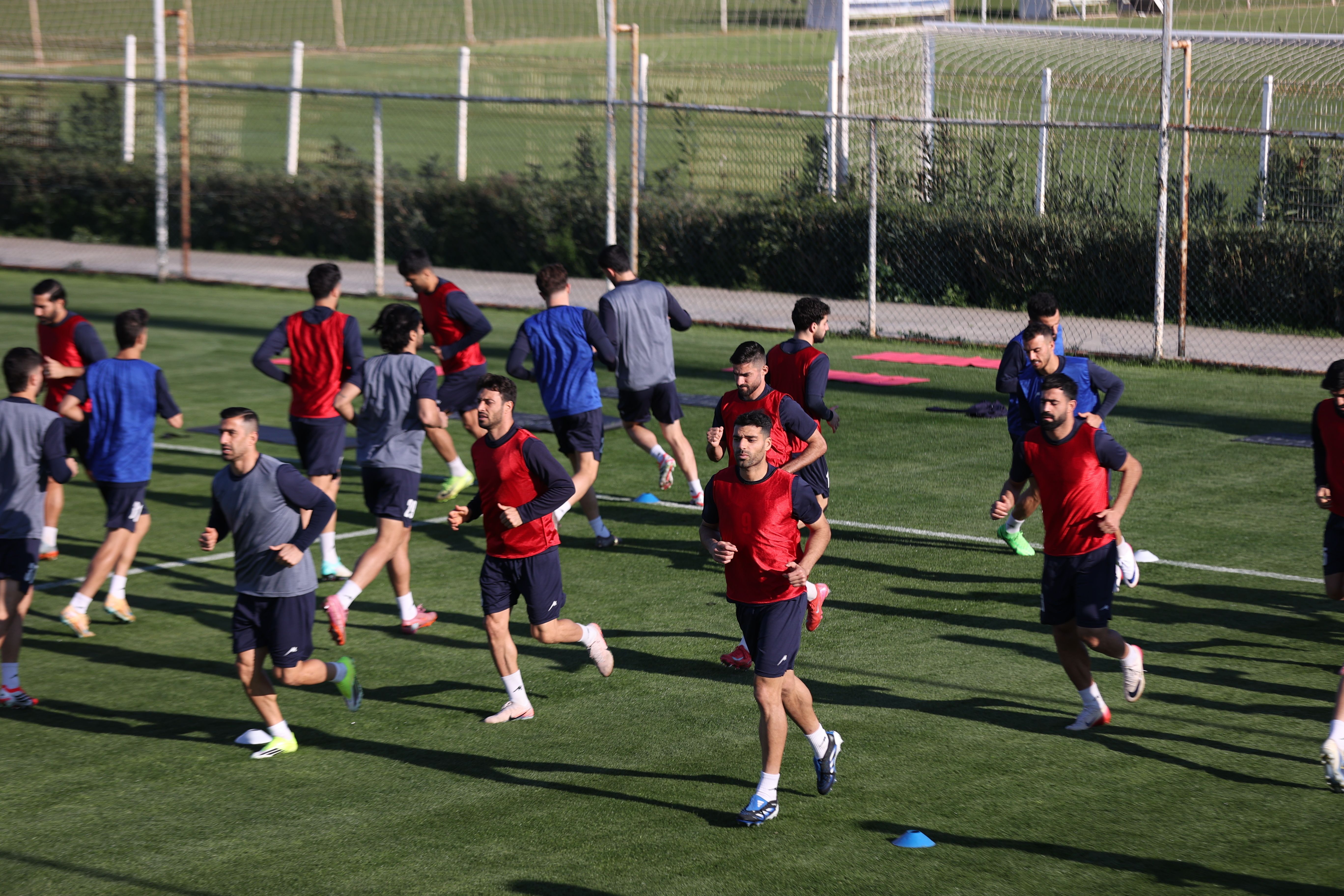 Seleção Iraniana treina durante a Data Fifa