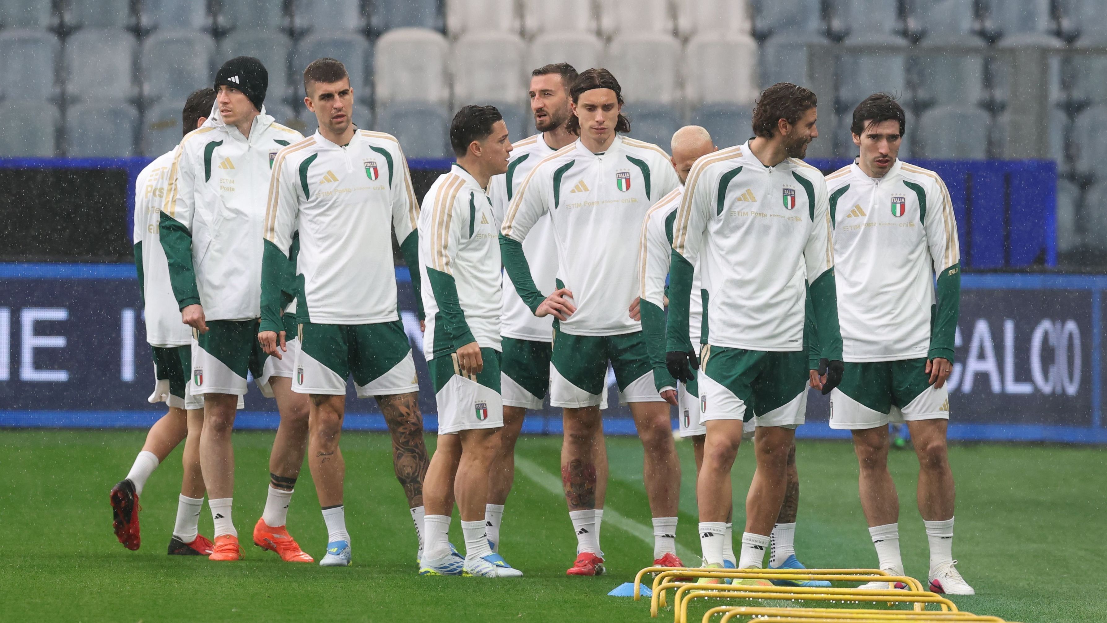 Seleção da Itália realiza treino antes de enfrentar a Irlanda do Norte.