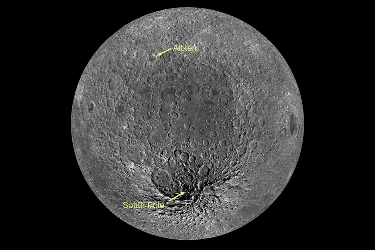 A maior cratera de impacto da Lua, a bacia Polo Sul-Aitken, estende-se da cratera Aitken até o polo sul • Nasa/GSFC/Universidade Estadual do Arizona