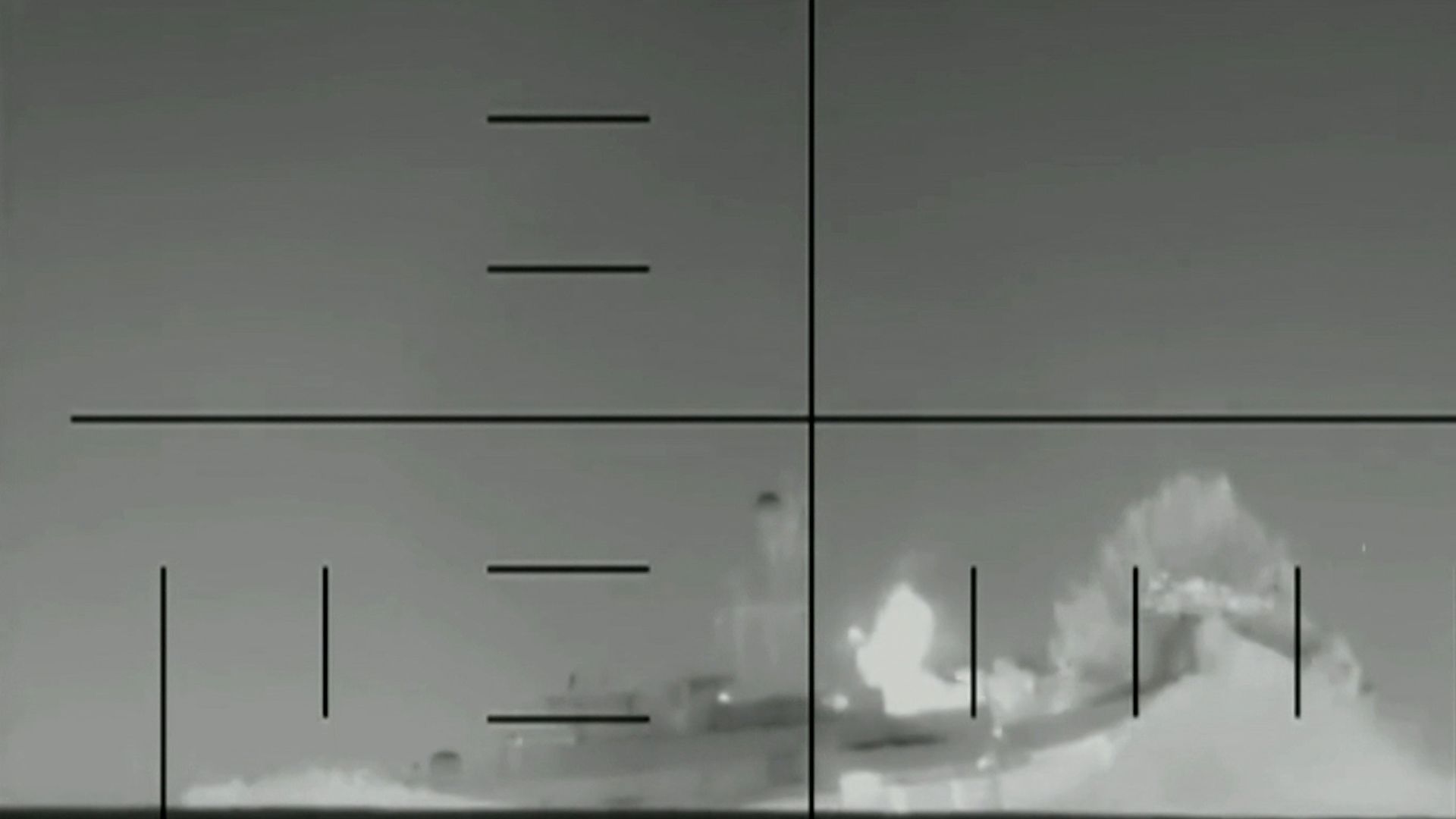 O Pentágono divulgou um vídeo do ataque mostrando um navio sofrendo uma enorme explosão na popa, bem como o que pareciam ser imagens estáticas mostrando o navio afundando. Submarino americano afundou navio de guerra iraniano em águas internacionais.