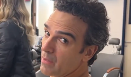 Tadeu Schmidt sobre rotina no BBB: "Dá um trabalho do cão"