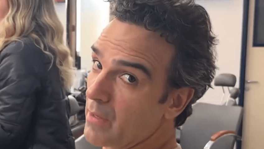 Tadeu Schmidt sobre rotina no BBB: “Dá um trabalho do cão”