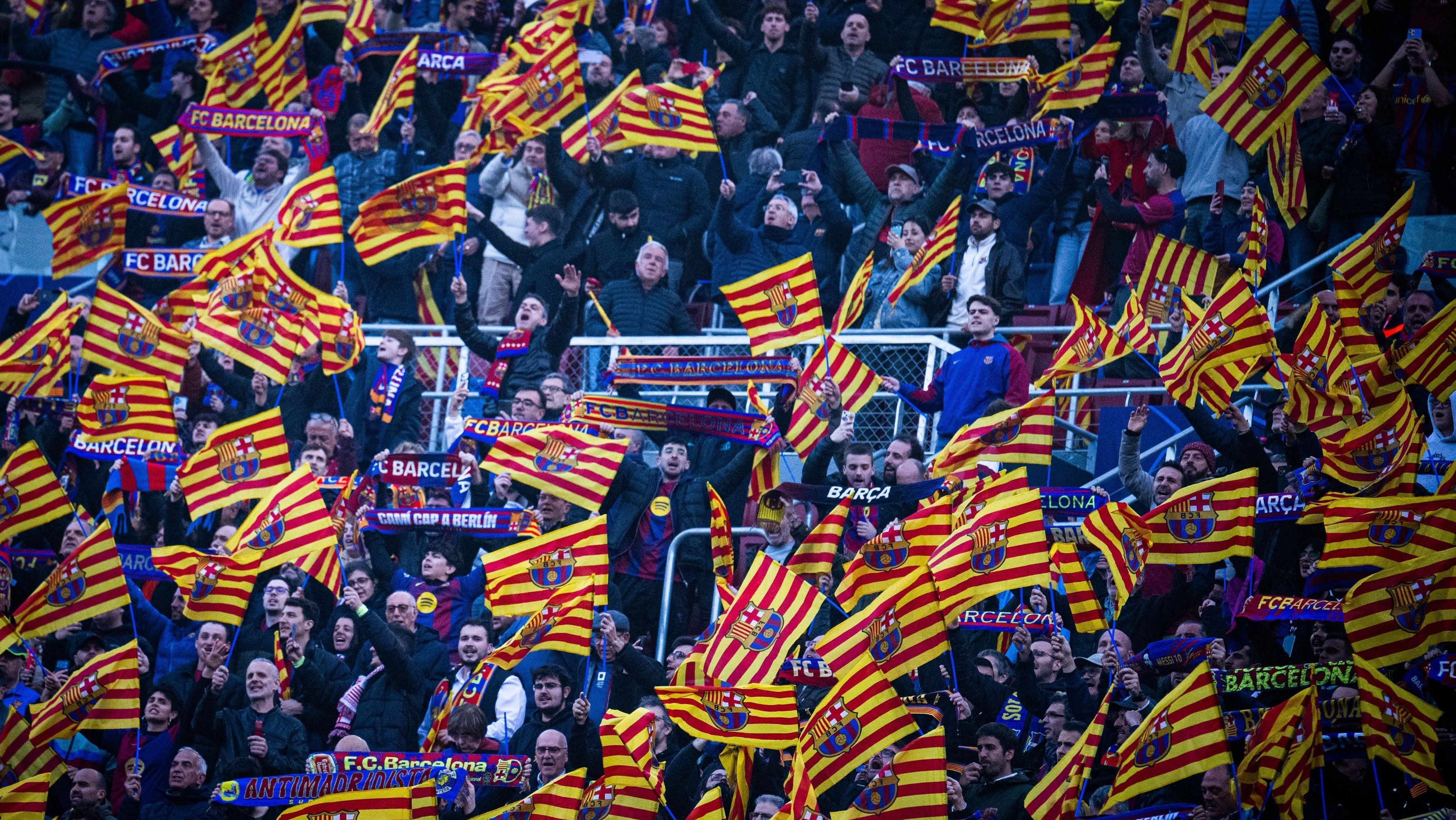 Torcida do Barcelona no Camp Nou durante o jogo contra o Newcastle pela Champions