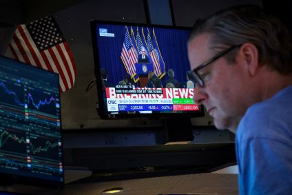 Trader operando na Bolsa de Nova York em 18/03/2026
