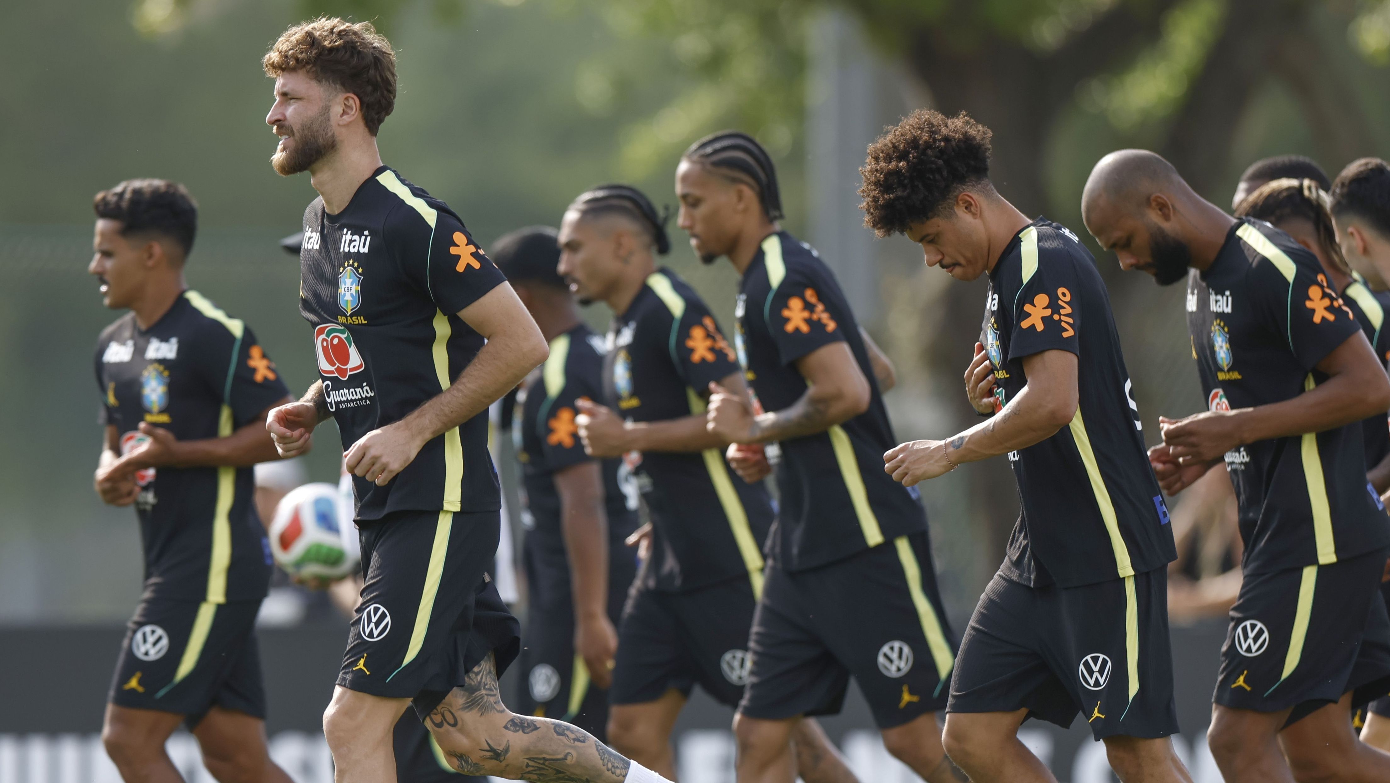 Com Léo Pereira à frente, Seleção Brasileira treina de olho no amistoso com a França