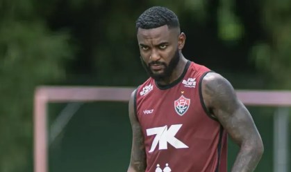 Ramon durante treino do Vitória