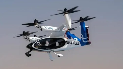 Para experimentar o futuro dos voos em uma aeronave, os passageiros simplesmente abrem o aplicativo da Uber e inserem seu destino