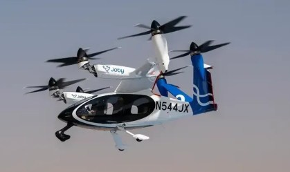 Para experimentar o futuro dos voos em uma aeronave, os passageiros simplesmente abrem o aplicativo da Uber e inserem seu destino