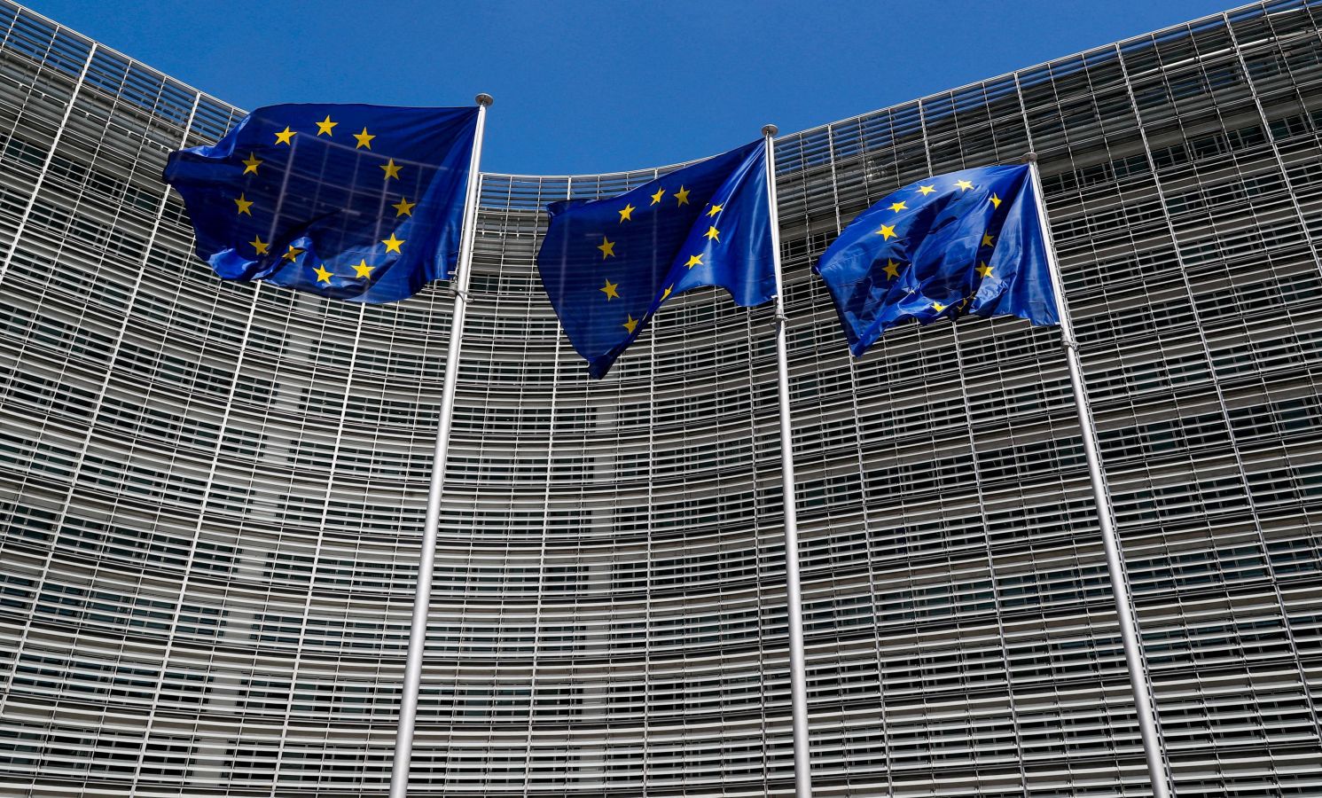 União Europeia lança plano para reduzir dependência de fertilizantes