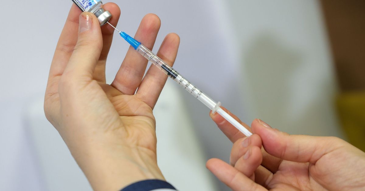 Dia da D da vacina da gripe começa hoje; veja quem pode ser imunizado