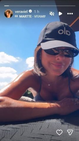 Vera Viel aproveita dia de sol • Instagram/Vera Viel