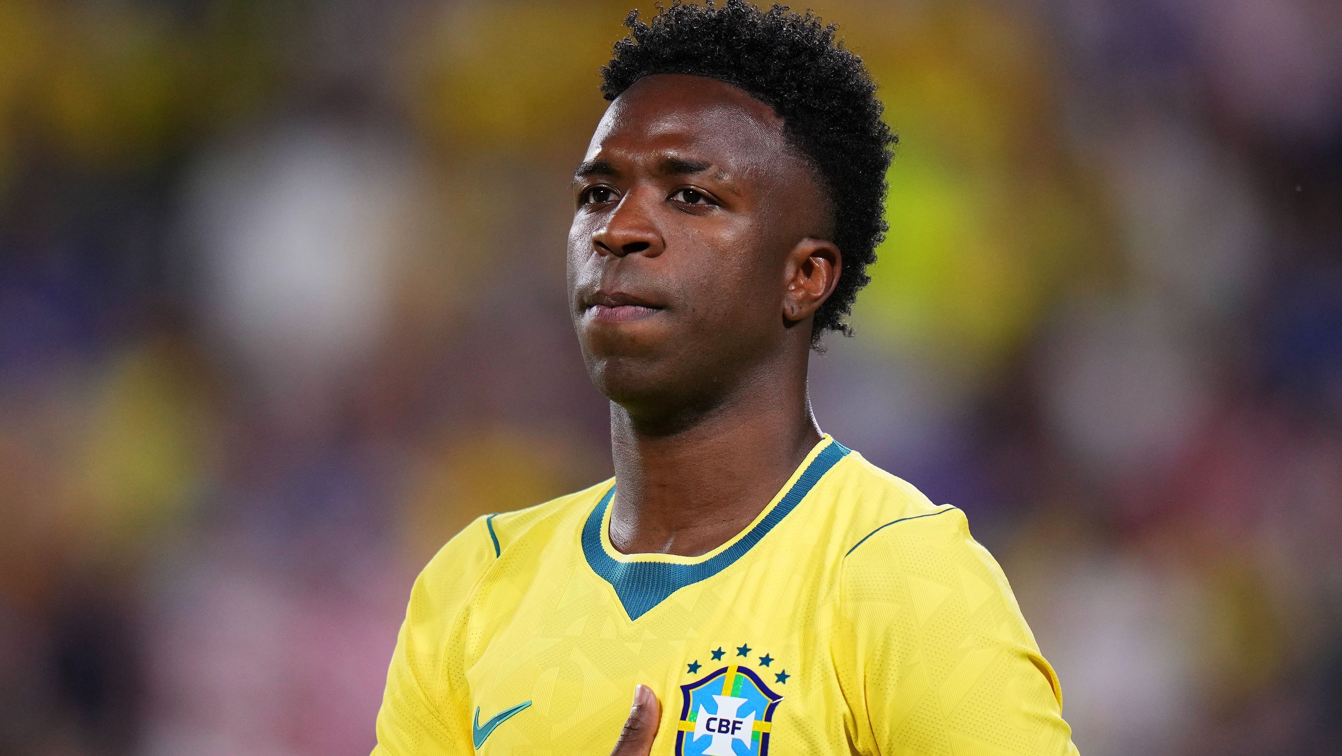 Vini Jr. na execução do Hino Nacional brasileiro antes de Brasil x Croácia