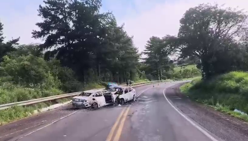 Quatro pessoas morrem e carros pegam fogo após acidente em rodovia do RS