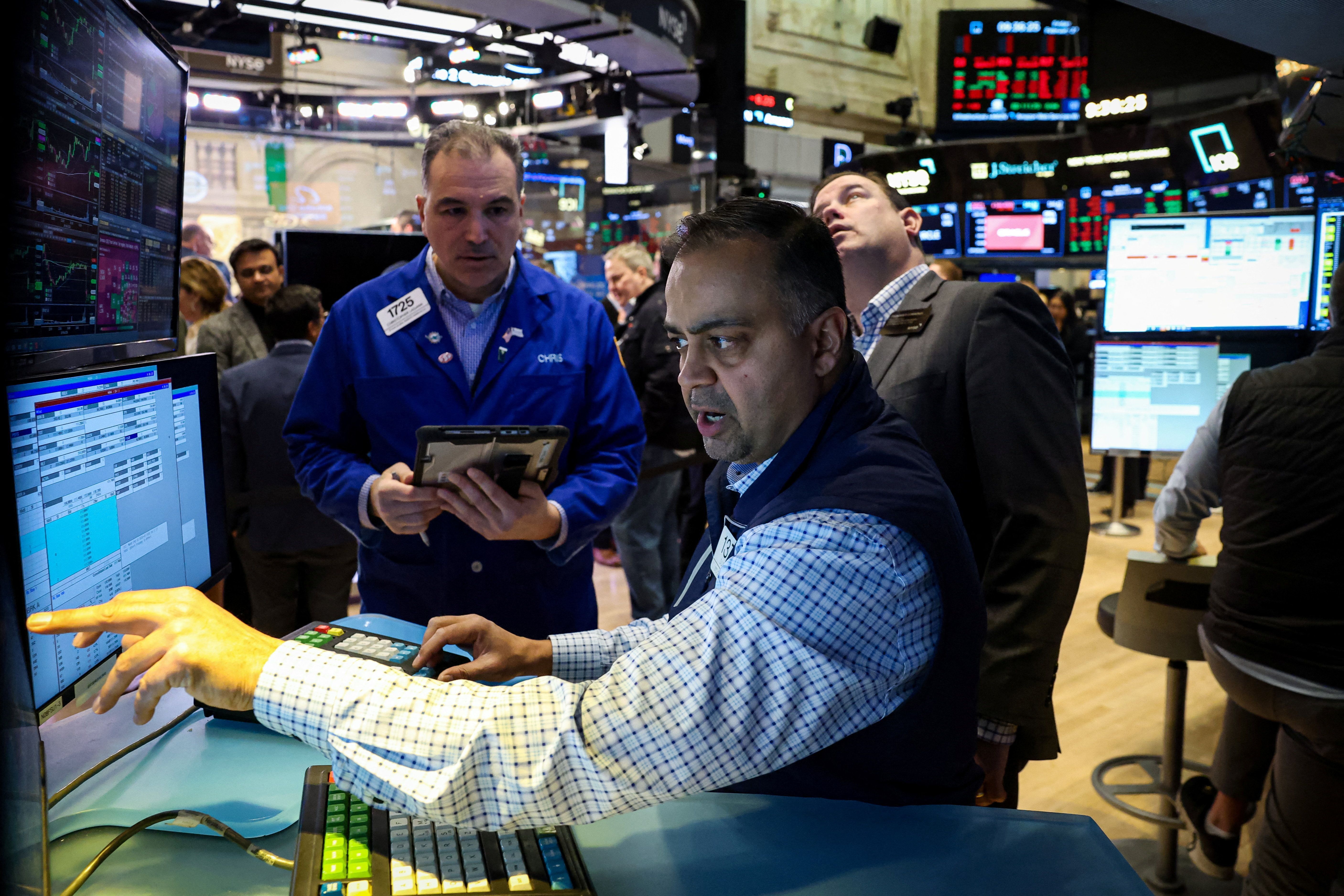 Operadores na bolsa de Nova York em 27/02/2026