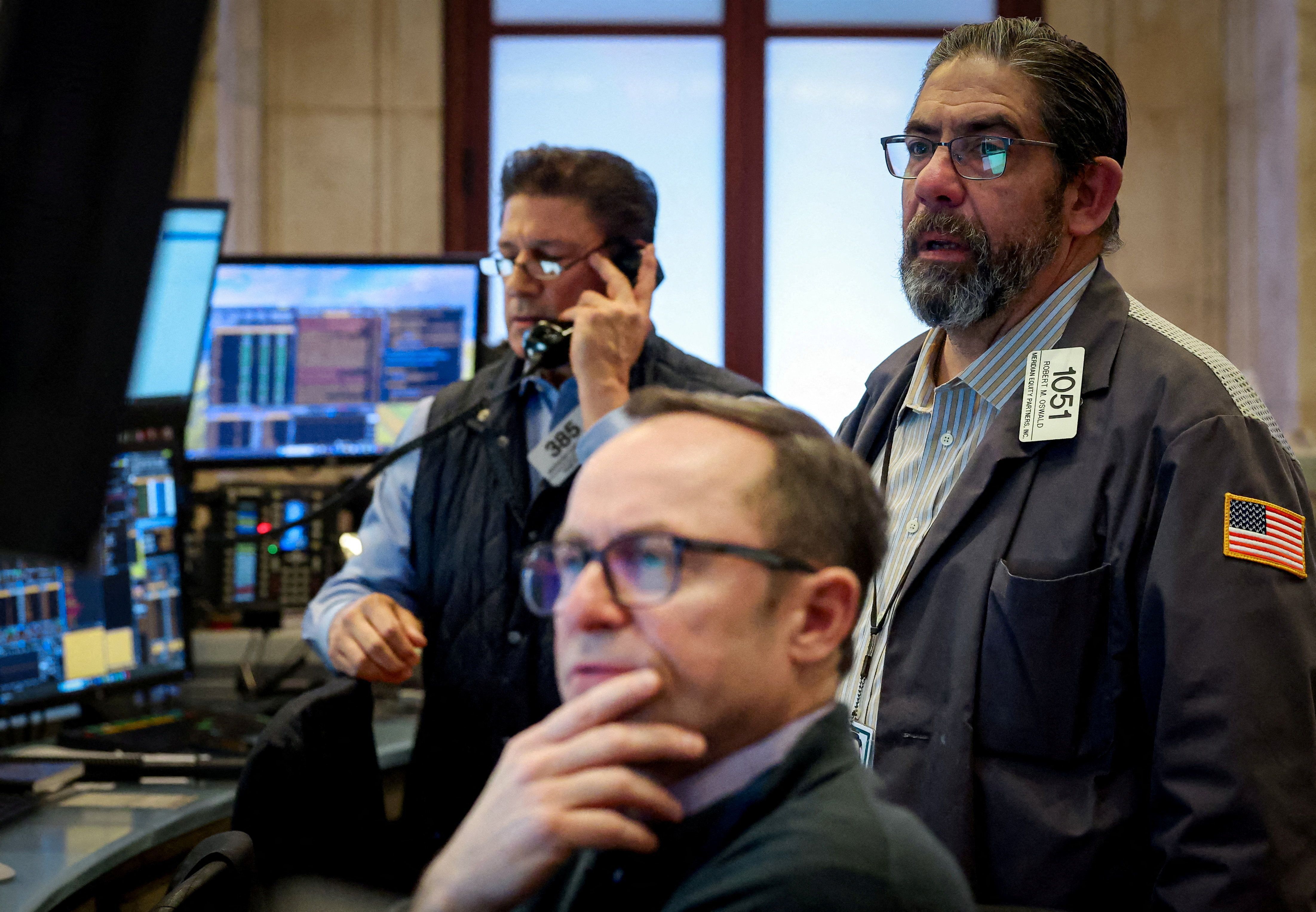 Operadores na bolsa de Nova York em 25/02/2026