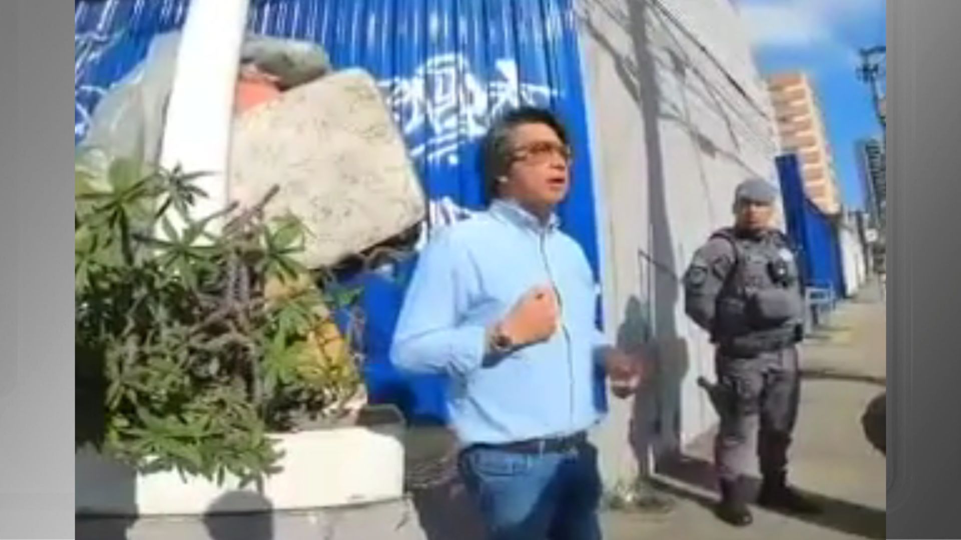 Imagem de destaque do post: Vídeo: veja momento em que senador confronta PMs durante abordagem em SP
