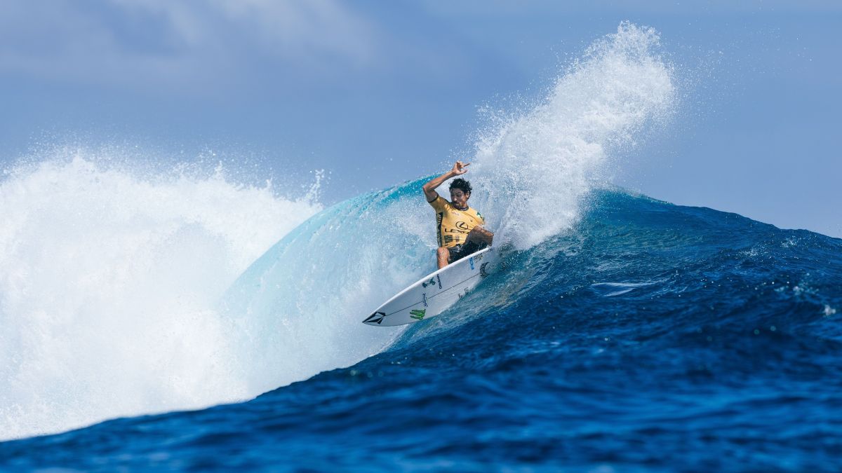 Gabriel Medina sofre ferimento na cabeça durante treino no Taiti