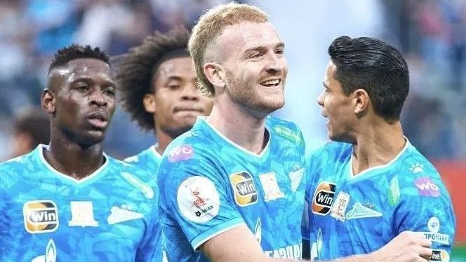 Douglas Santos atua ao lado de Luiz Henrique no Zenit