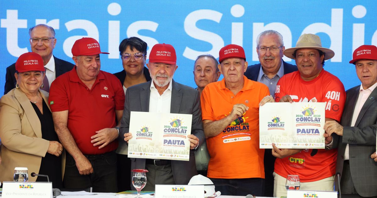 Lula critica “pejotização” e propõe articulação de sindicalistas com o STF