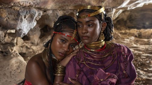 Alika (Duda Santos) e Niara (Erika Januza) de "A Nobreza do Amor"