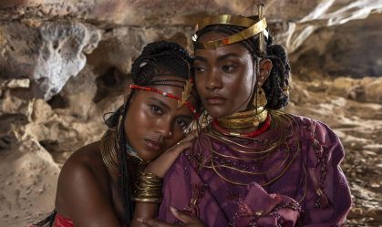 Alika (Duda Santos) e Niara (Erika Januza) de "A Nobreza do Amor"
