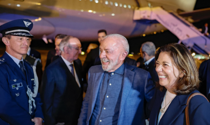 Presidente Luiz Inácio Lula da Silva (PT) durante chegada a Barcelona