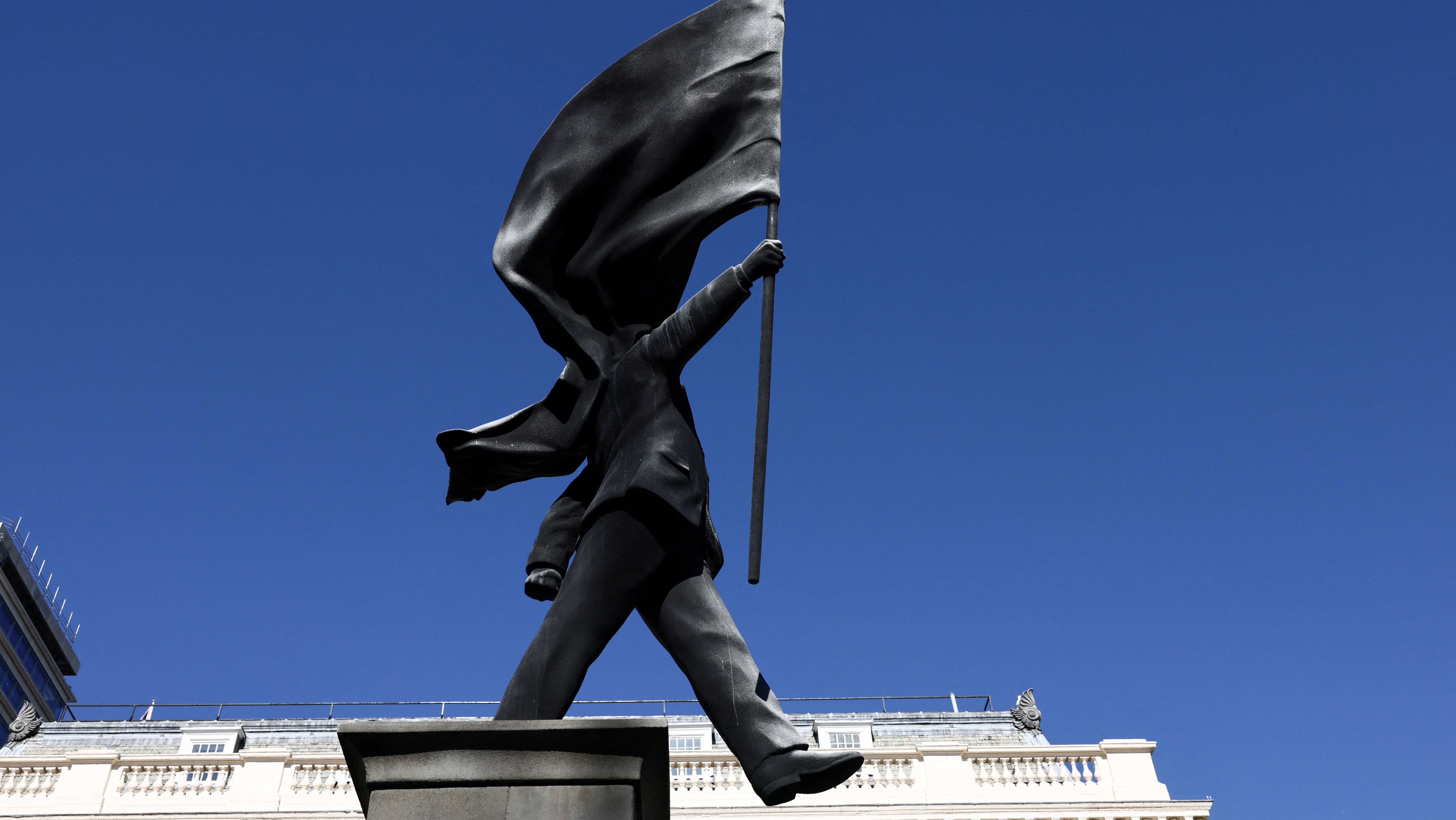 Estátua do artista britânico Banksy em Londres