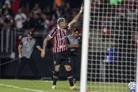 Em noite de Calleri, São Paulo vence O'Higgins por 2 a 0 no MorumBIS