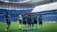 Grêmio vence Coritiba no Brasileiro com brilho de joia da base