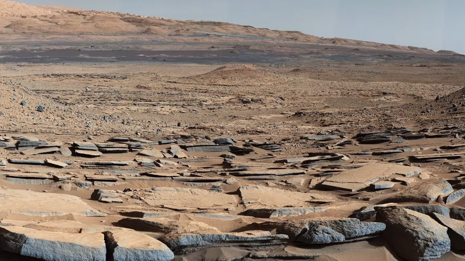 7505-mars-curiosity-rover-gale-crater-beauty-shot-pia19839-full2