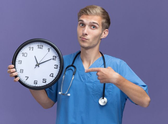 Além de influenciar o metabolismo e a resposta imune, o relógio biológico afeta a forma como o organismo absorve os medicamentos • stocking/Freepik