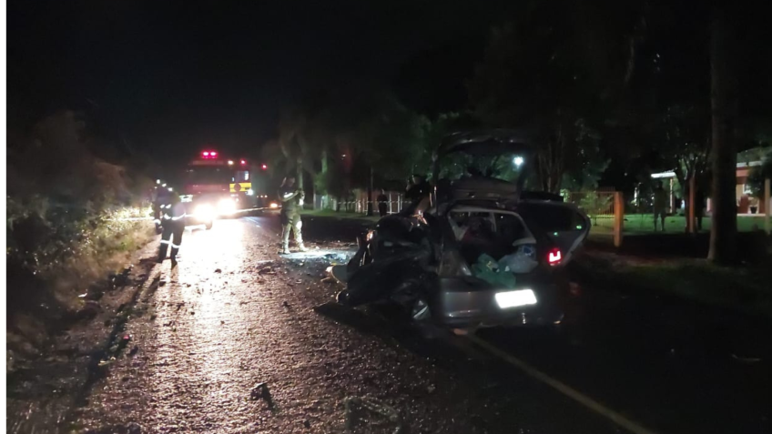 Três veículos estavam envolvidos no acidente que vitimou cinco pessoas • Divulgação/ Corpo de Bombeiros Militar de Santa Catarina