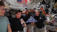 Tripulação da Artemis II levou bandeira de Apollo 18 para viagem à Lua