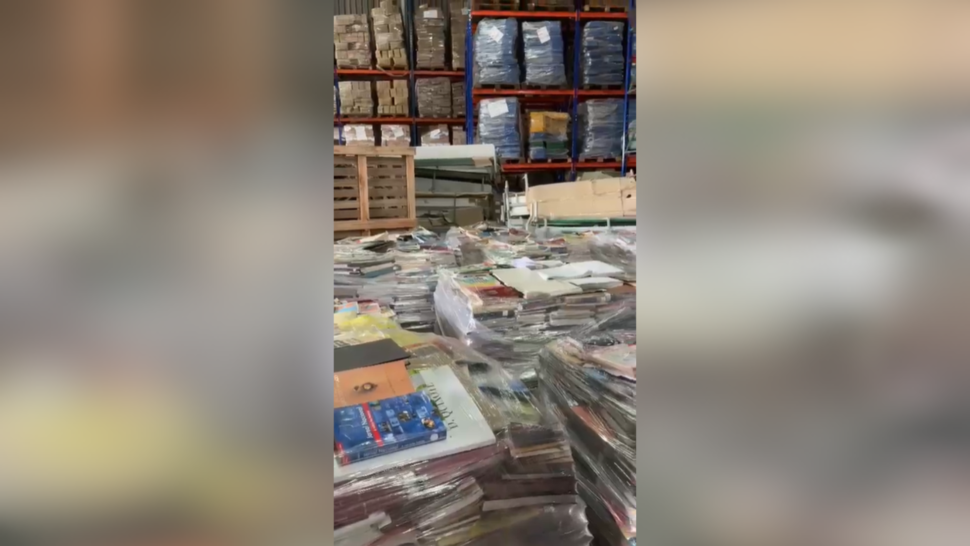 LIvros descartados indevidamente são recuperados