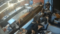 Vídeo: Arrastão assusta clientes em restaurante japonês na zona Sul de SP