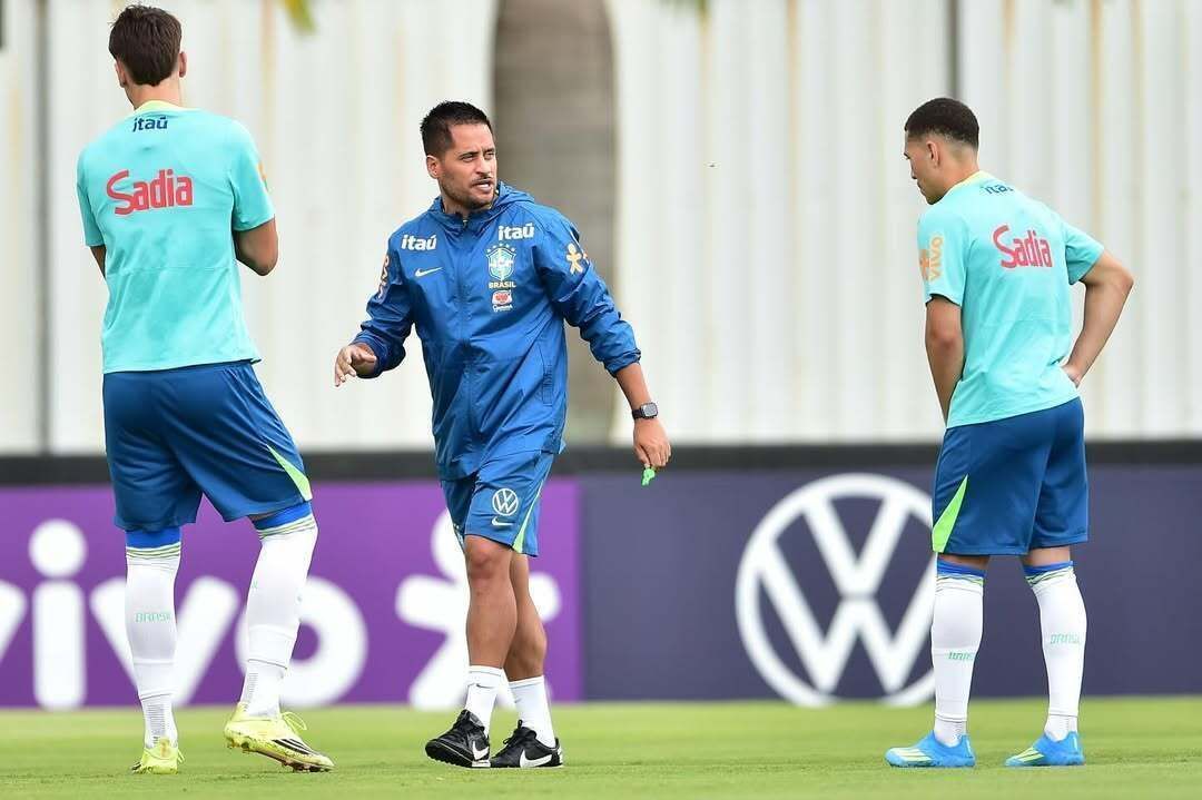 Lucas Andrade hoje é auxiliar da Seleção Brasileira Sub-20 • Reprodução/Instagram/lucas_andrade88