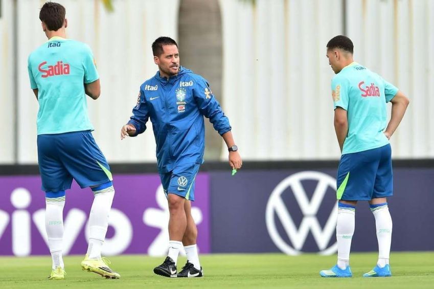 Lucas Andrade hoje é auxiliar da Seleção Brasileira Sub-20 • Reprodução/Instagram/lucas_andrade88