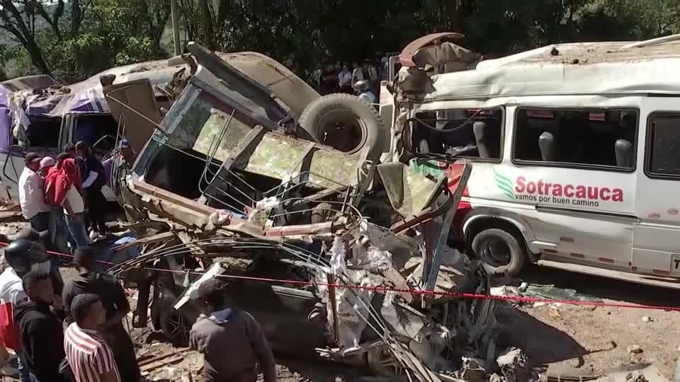 Ataque com explosivos na Colômbia deixa 20 mortos
