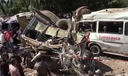 Ataque com explosivos na Colômbia deixa 20 mortos